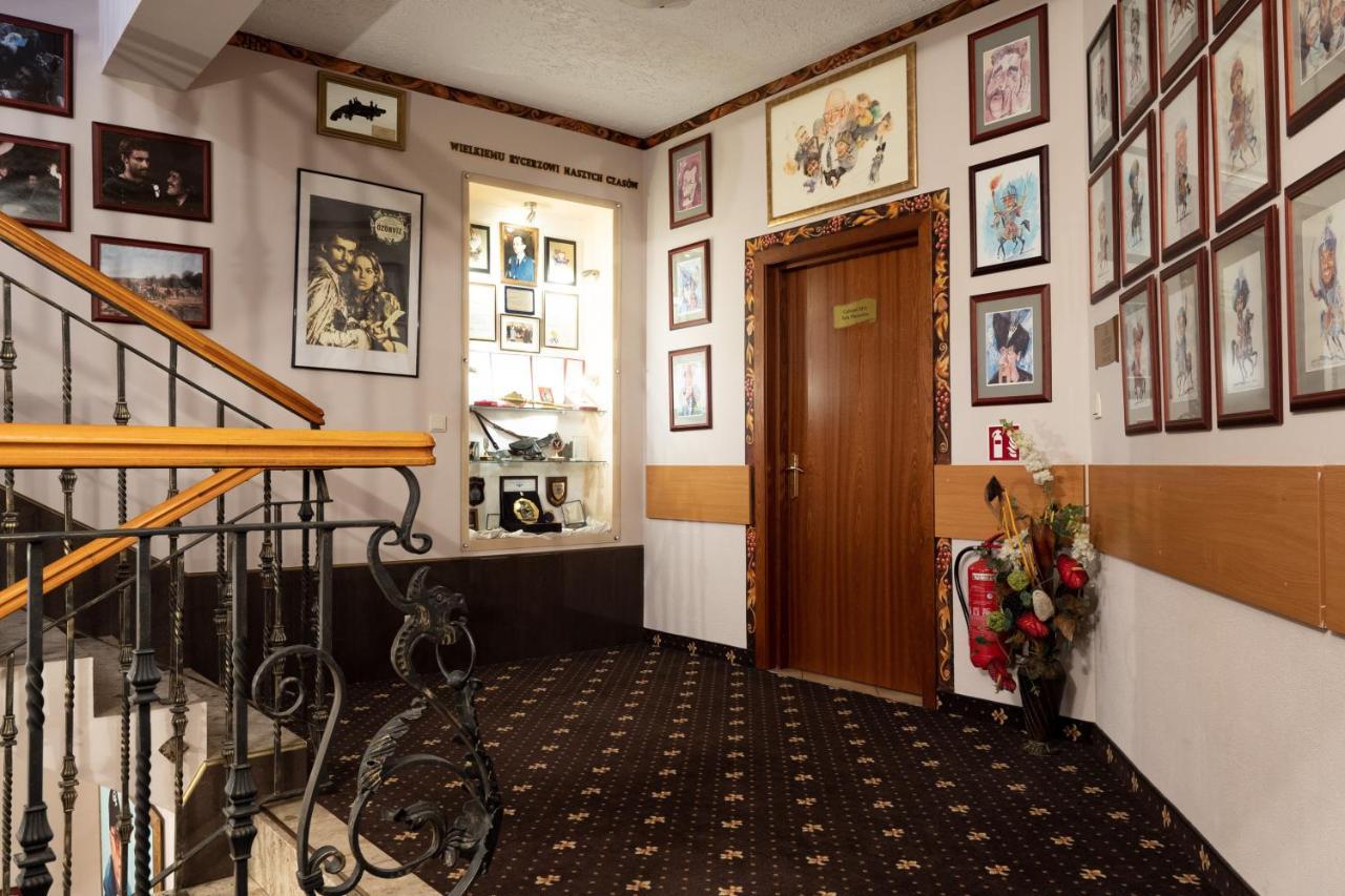 Hotel Trylogia Zielonka  Kültér fotó