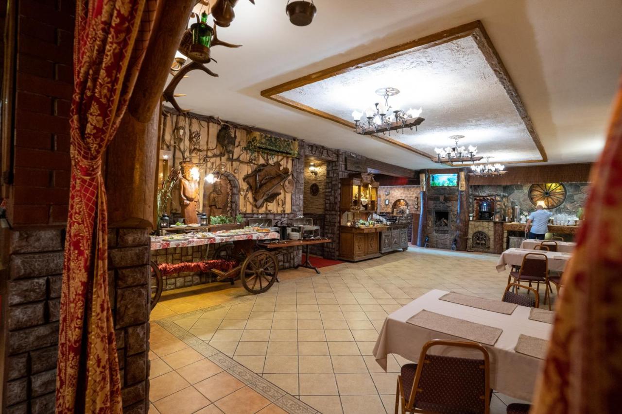 Hotel Trylogia Zielonka  Kültér fotó