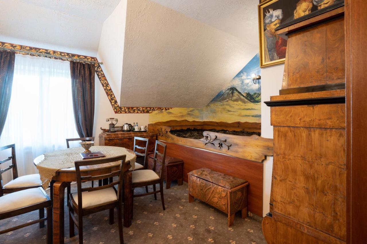 Hotel Trylogia Zielonka  Kültér fotó