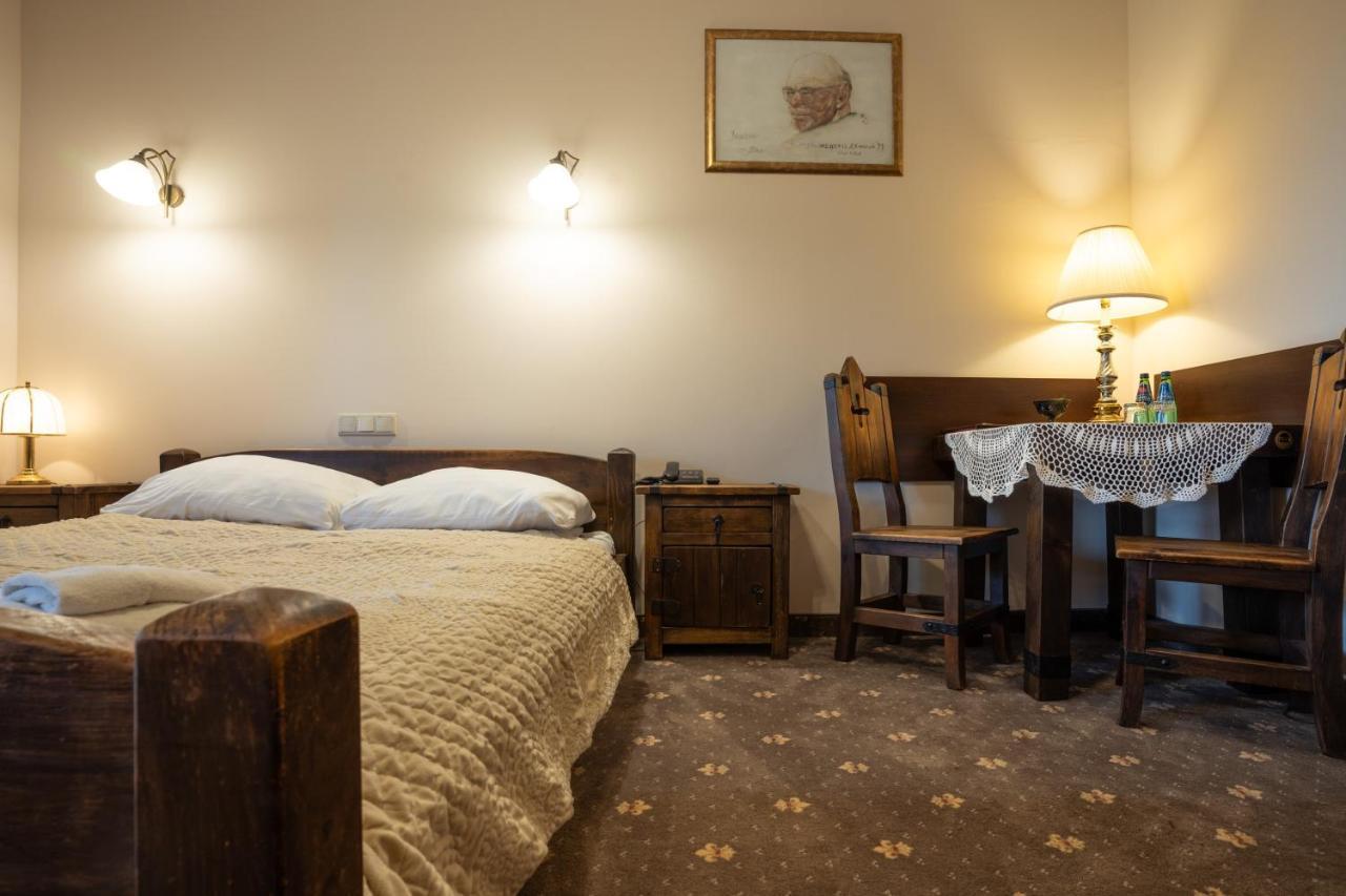 Hotel Trylogia Zielonka  Kültér fotó