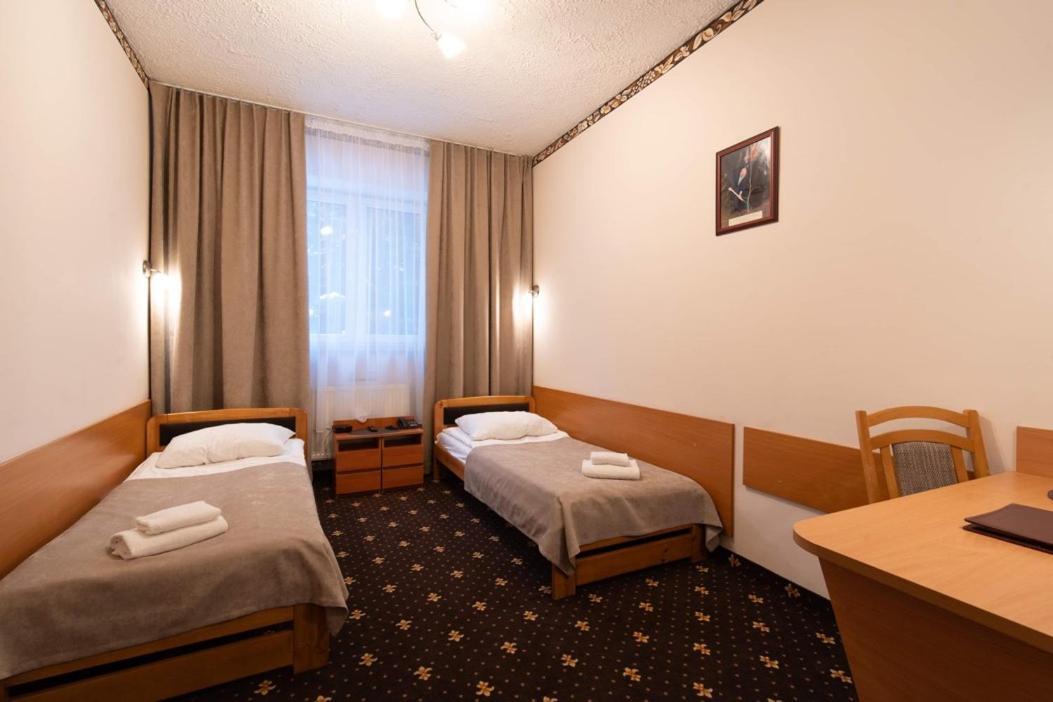 Hotel Trylogia Zielonka  Kültér fotó