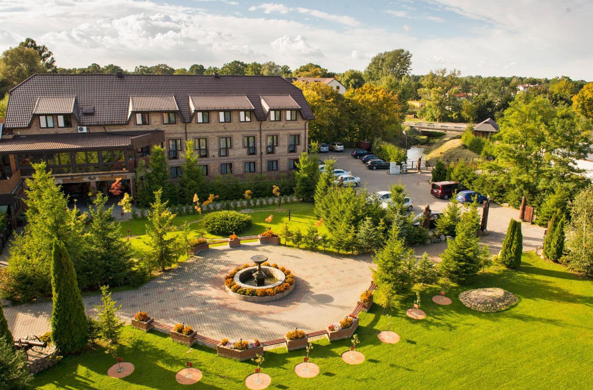 Hotel Trylogia Zielonka  Kültér fotó